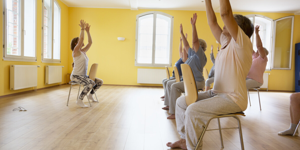 GettyImages 859670168 CHAIR YOGA ScaleWidthWzE2MDBd