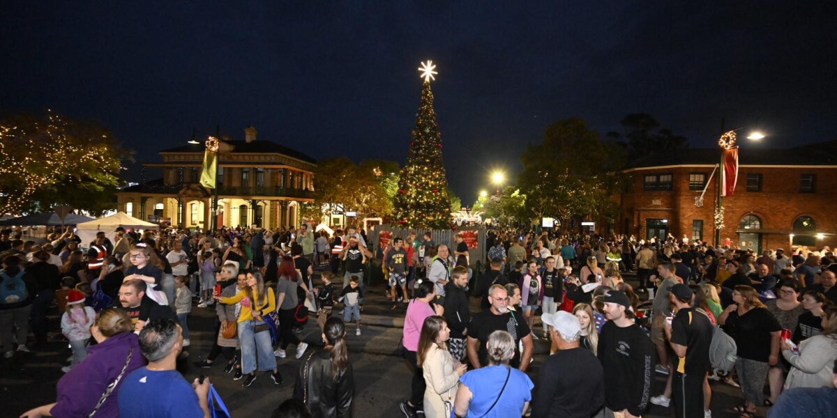 camden christmas LR 103